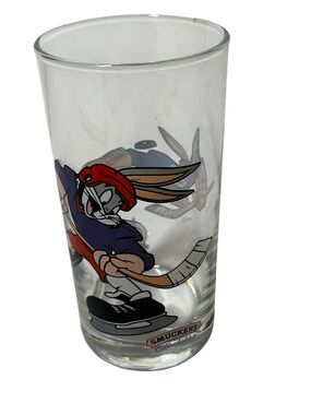Smucker's Collectible Bugs Bunny Hockey Glass 
Vintage. Collectible
Like new